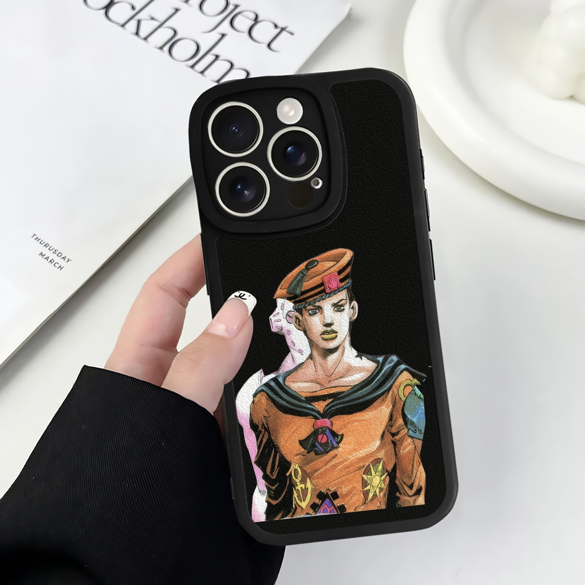 （画像用） ジョジョの奇妙な冒険 東方定助 JoJo's Bizarre Adventure Higashikata Josuke 【iPhone 16シリーズ対応】シリコンスマホケース（レザー調） 材質：シリコン